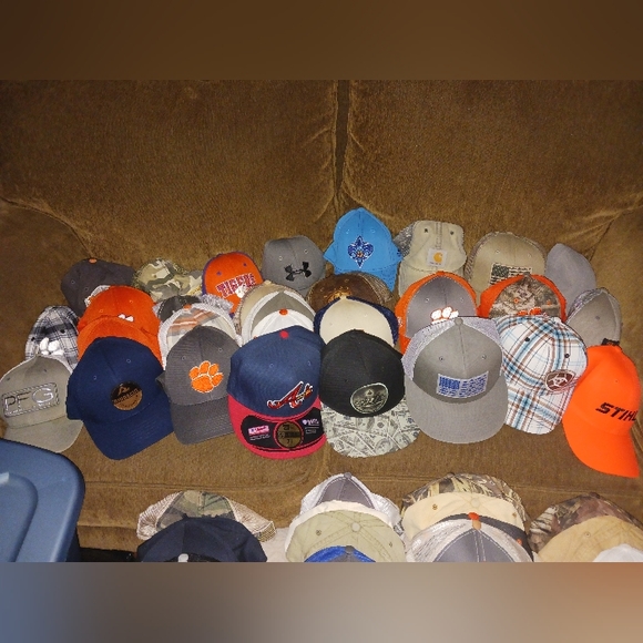 Hats, Tobaggins - Picture 7 of 7